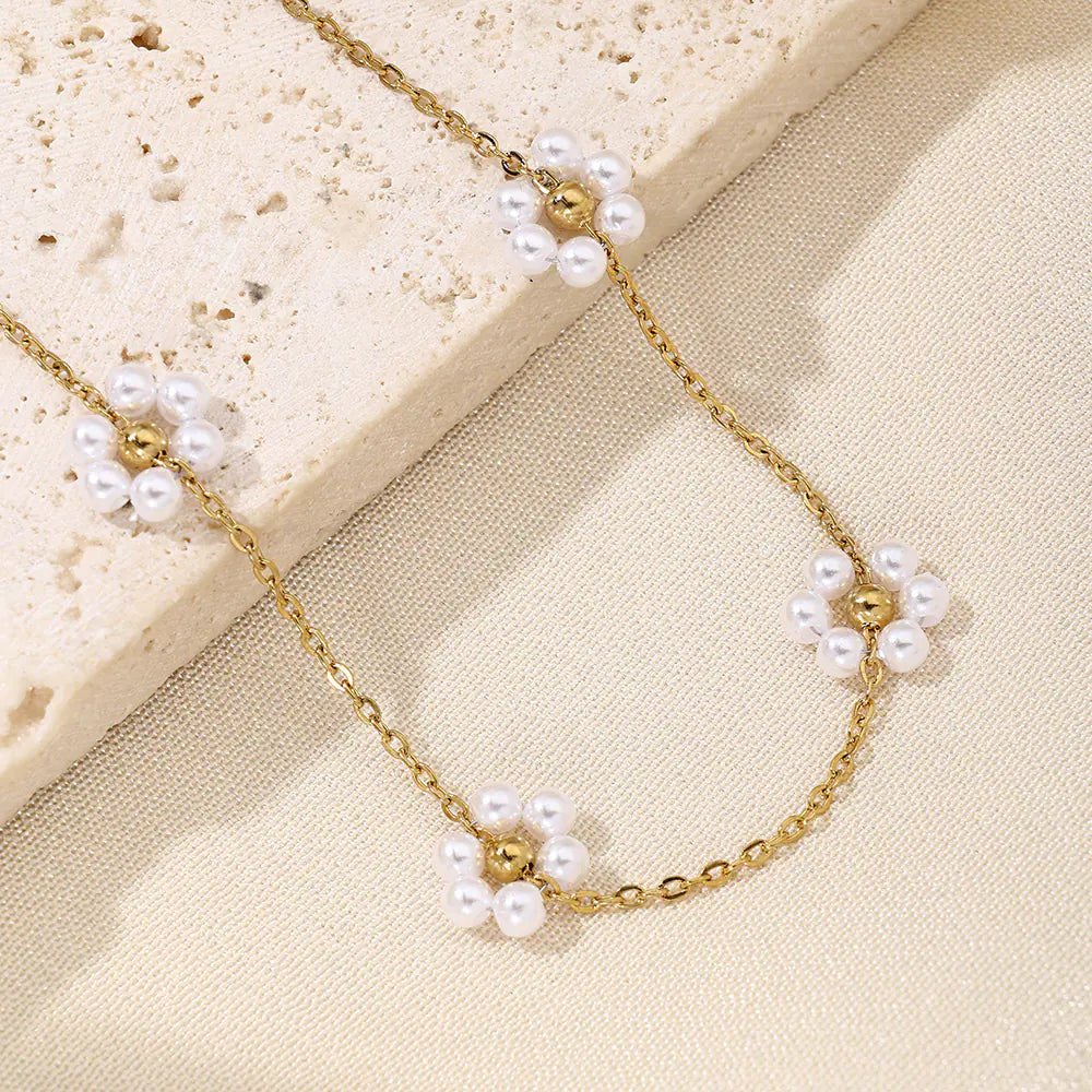 Pearl flower necklace